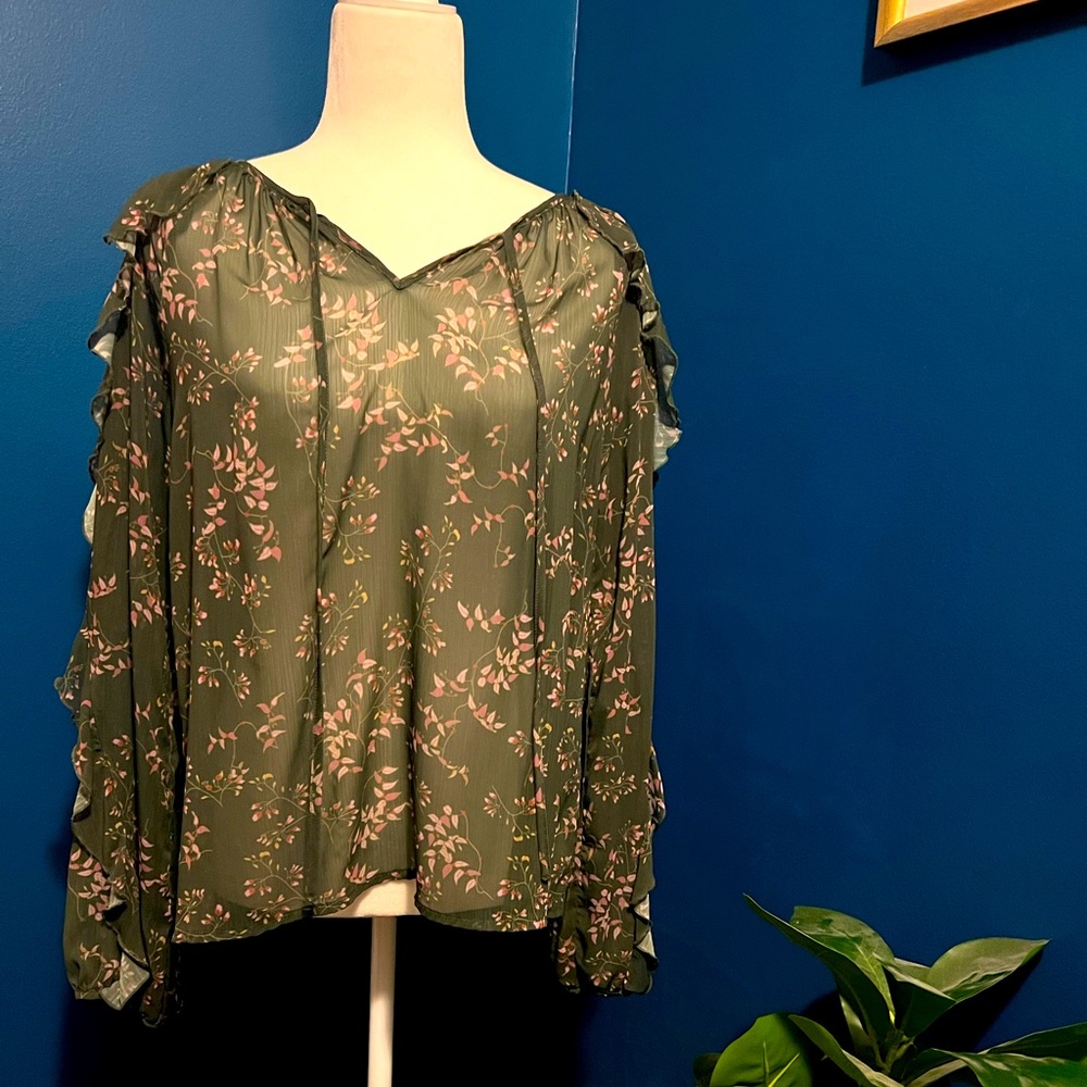 SLATE & WILLOW ballerina blouse